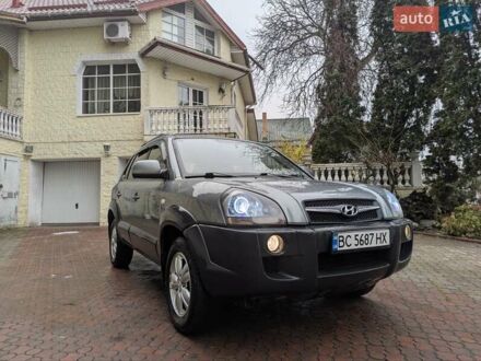 Серый Хендай Туксон, объемом двигателя 2 л и пробегом 209 тыс. км за 8600 $, фото 1 на Automoto.ua