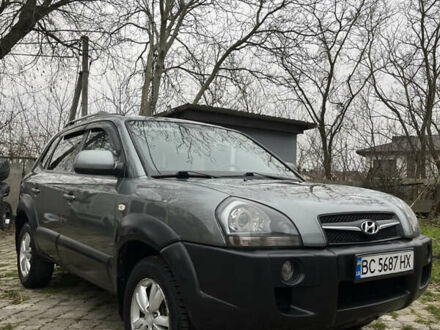 Серый Хендай Туксон, объемом двигателя 1.99 л и пробегом 209 тыс. км за 8200 $, фото 1 на Automoto.ua