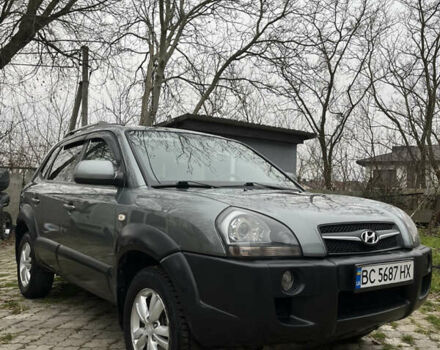 Серый Хендай Туксон, объемом двигателя 1.99 л и пробегом 209 тыс. км за 8200 $, фото 1 на Automoto.ua