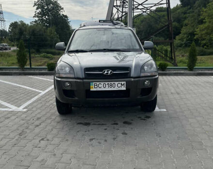 Серый Хендай Туксон, объемом двигателя 1.98 л и пробегом 270 тыс. км за 9750 $, фото 1 на Automoto.ua