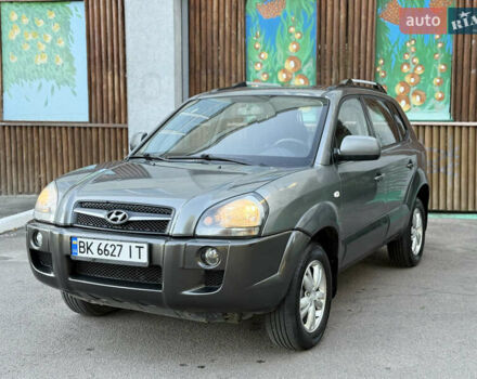 Сірий Хендай Туксон, об'ємом двигуна 2 л та пробігом 182 тис. км за 8500 $, фото 1 на Automoto.ua