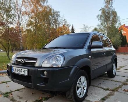 Серый Хендай Туксон, объемом двигателя 1.98 л и пробегом 96 тыс. км за 10300 $, фото 1 на Automoto.ua