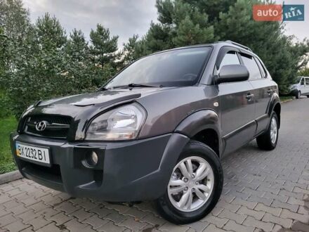 Серый Хендай Туксон, объемом двигателя 2 л и пробегом 139 тыс. км за 9888 $, фото 1 на Automoto.ua