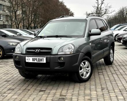 Серый Хендай Туксон, объемом двигателя 2 л и пробегом 150 тыс. км за 9900 $, фото 1 на Automoto.ua