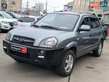 Серый Хендай Туксон, объемом двигателя 2 л и пробегом 148 тыс. км за 10390 $, фото 1 на Automoto.ua
