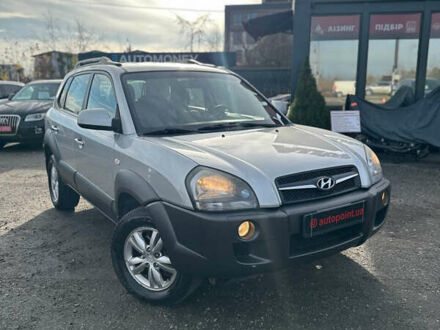 Сірий Хендай Туксон, об'ємом двигуна 1.98 л та пробігом 210 тис. км за 9999 $, фото 1 на Automoto.ua