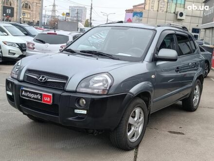 Серый Хендай Туксон, объемом двигателя 2 л и пробегом 148 тыс. км за 10390 $, фото 1 на Automoto.ua