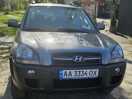 Хендай Туксон 2012 в Киеве на Automoto.ua Серый Хендай Туксон, объемом двигателя 1.98 л и пробегом 120 тыс. км за 11200 $, фото 1 на Automoto.ua
