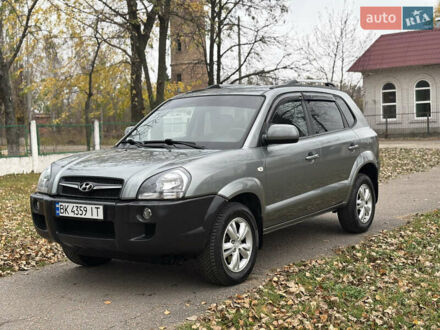 Серый Хендай Туксон, объемом двигателя 1.98 л и пробегом 77 тыс. км за 10500 $, фото 1 на Automoto.ua