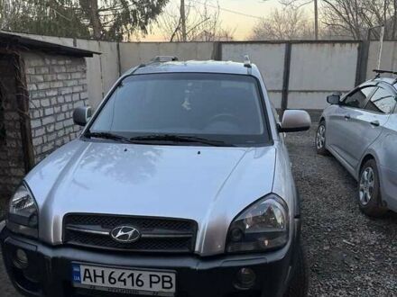 Хендай Туксон 2012 в Славянске на Automoto.ua Серый Хендай Туксон, объемом двигателя 2 л и пробегом 175 тыс. км за 9900 $, фото 1 на Automoto.ua