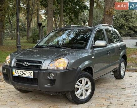 Сірий Хендай Туксон, об'ємом двигуна 1.98 л та пробігом 85 тис. км за 11500 $, фото 1 на Automoto.ua