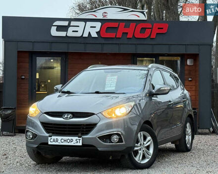 Серый Хендай Туксон, объемом двигателя 1.69 л и пробегом 282 тыс. км за 12000 $, фото 1 на Automoto.ua