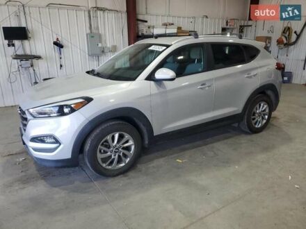 Сірий Хендай Туксон, об'ємом двигуна 2 л та пробігом 128 тис. км за 2700 $, фото 1 на Automoto.ua