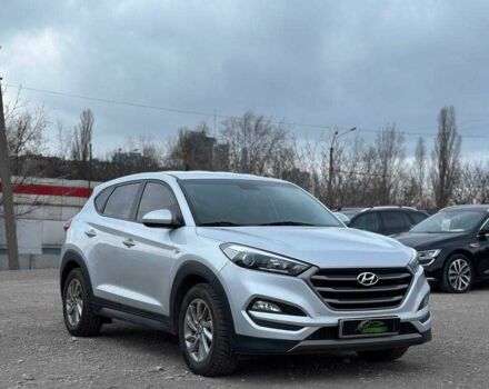Серый Хендай Туксон, объемом двигателя 2 л и пробегом 280 тыс. км за 15799 $, фото 1 на Automoto.ua