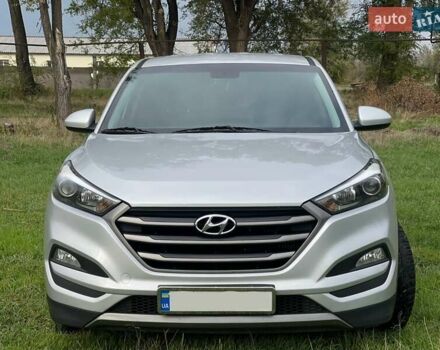 Серый Хендай Туксон, объемом двигателя 2 л и пробегом 260 тыс. км за 18000 $, фото 1 на Automoto.ua