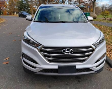 Серый Хендай Туксон, объемом двигателя 1.6 л и пробегом 74 тыс. км за 3900 $, фото 1 на Automoto.ua