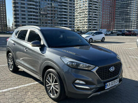 Серый Хендай Туксон, объемом двигателя 1.69 л и пробегом 184 тыс. км за 17000 $, фото 1 на Automoto.ua