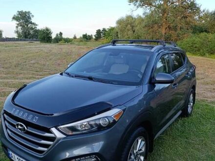 Серый Хендай Туксон, объемом двигателя 2 л и пробегом 120 тыс. км за 18500 $, фото 1 на Automoto.ua