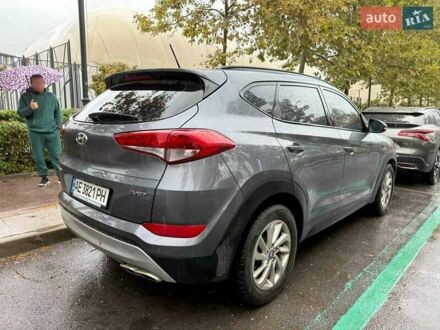 Серый Хендай Туксон, объемом двигателя 2 л и пробегом 187 тыс. км за 16800 $, фото 1 на Automoto.ua