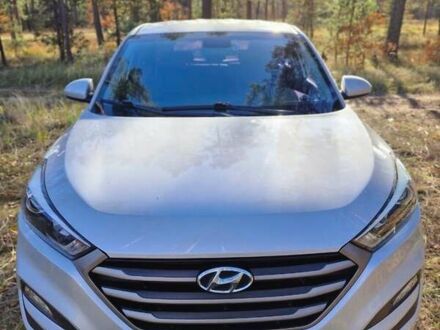 Серый Хендай Туксон, объемом двигателя 1.69 л и пробегом 193 тыс. км за 16500 $, фото 1 на Automoto.ua