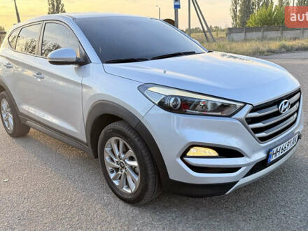 Серый Хендай Туксон, объемом двигателя 2 л и пробегом 94 тыс. км за 19000 $, фото 1 на Automoto.ua