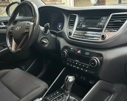 Сірий Хендай Туксон, об'ємом двигуна 2 л та пробігом 158 тис. км за 15999 $, фото 1 на Automoto.ua