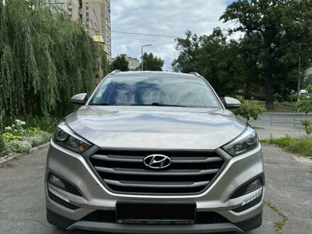 Хендай Туксон 2017 у Києві на Automoto.ua Сірий Хендай Туксон, об'ємом двигуна 1.7 л та пробігом 295 тис. км за 16500 $, фото 1 на Automoto.ua