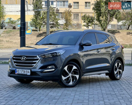 Сірий Хендай Туксон, об'ємом двигуна 2 л та пробігом 125 тис. км за 18990 $, фото 1 на Automoto.ua