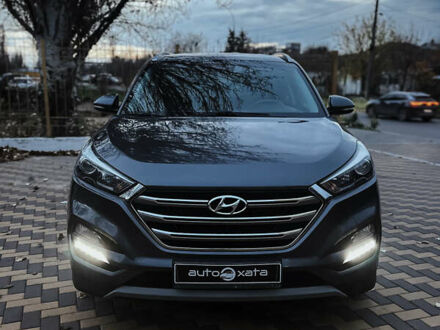 Серый Хендай Туксон, объемом двигателя 1.6 л и пробегом 133 тыс. км за 19000 $, фото 1 на Automoto.ua