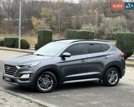 Серый Хендай Туксон, объемом двигателя 2 л и пробегом 117 тыс. км за 20600 $, фото 1 на Automoto.ua
