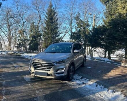 Серый Хендай Туксон, объемом двигателя 2 л и пробегом 96 тыс. км за 10000 $, фото 1 на Automoto.ua