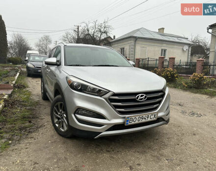 Серый Хендай Туксон, объемом двигателя 2 л и пробегом 130 тыс. км за 15500 $, фото 1 на Automoto.ua