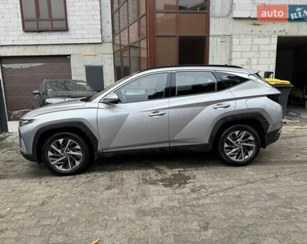 Серый Хендай Туксон, объемом двигателя 2 л и пробегом 94 тыс. км за 23500 $, фото 1 на Automoto.ua