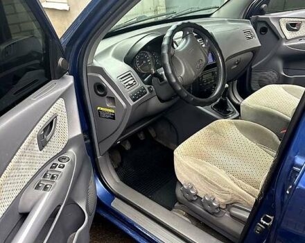 Синий Хендай Туксон, объемом двигателя 2 л и пробегом 224 тыс. км за 8300 $, фото 8 на Automoto.ua