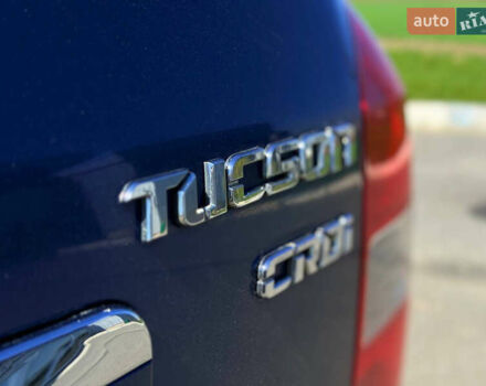 Синий Хендай Туксон, объемом двигателя 2 л и пробегом 320 тыс. км за 6300 $, фото 4 на Automoto.ua