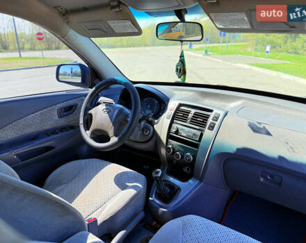 Синий Хендай Туксон, объемом двигателя 2 л и пробегом 320 тыс. км за 6300 $, фото 15 на Automoto.ua