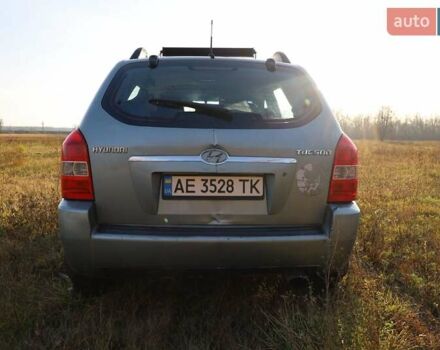 Синий Хендай Туксон, объемом двигателя 1.98 л и пробегом 280 тыс. км за 4800 $, фото 5 на Automoto.ua