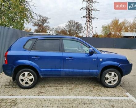 Синий Хендай Туксон, объемом двигателя 1.99 л и пробегом 225 тыс. км за 8000 $, фото 4 на Automoto.ua