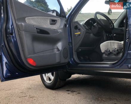 Синий Хендай Туксон, объемом двигателя 1.99 л и пробегом 315 тыс. км за 6700 $, фото 9 на Automoto.ua