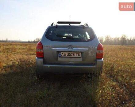 Синий Хендай Туксон, объемом двигателя 1.98 л и пробегом 280 тыс. км за 4800 $, фото 4 на Automoto.ua