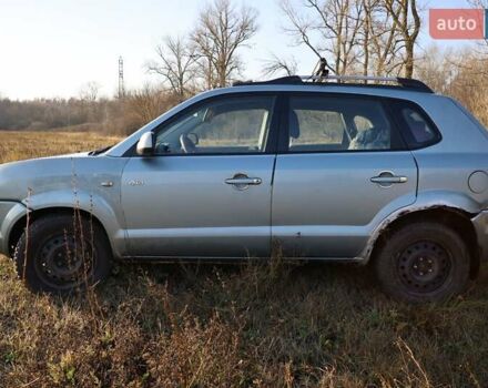 Синий Хендай Туксон, объемом двигателя 1.98 л и пробегом 280 тыс. км за 4800 $, фото 2 на Automoto.ua