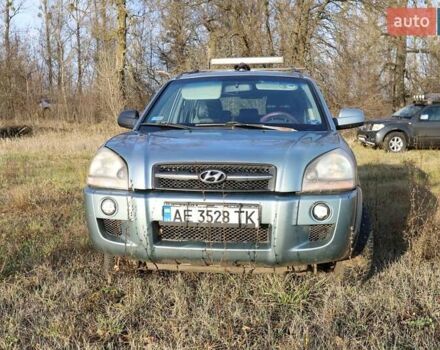 Синий Хендай Туксон, объемом двигателя 1.98 л и пробегом 280 тыс. км за 4800 $, фото 1 на Automoto.ua