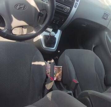 Синій Хендай Туксон, об'ємом двигуна 2 л та пробігом 350 тис. км за 7500 $, фото 6 на Automoto.ua