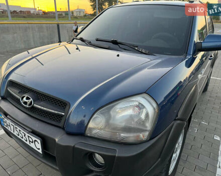 Синий Хендай Туксон, объемом двигателя 2 л и пробегом 206 тыс. км за 7800 $, фото 2 на Automoto.ua
