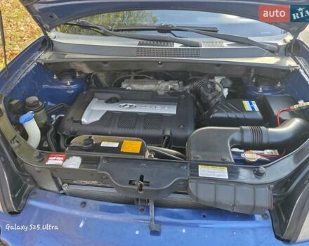 Синий Хендай Туксон, объемом двигателя 1.98 л и пробегом 187 тыс. км за 8400 $, фото 4 на Automoto.ua