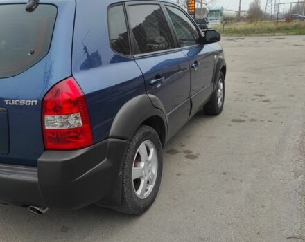 Синий Хендай Туксон, объемом двигателя 2 л и пробегом 225 тыс. км за 7300 $, фото 3 на Automoto.ua