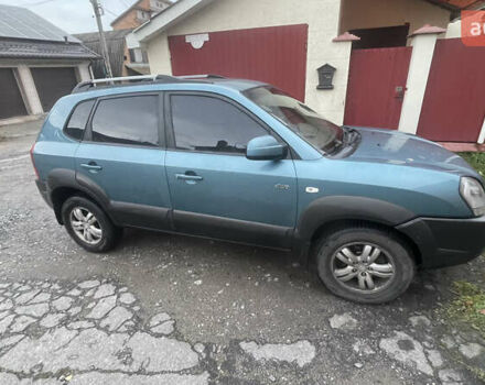 Синий Хендай Туксон, объемом двигателя 1.98 л и пробегом 277 тыс. км за 7500 $, фото 4 на Automoto.ua
