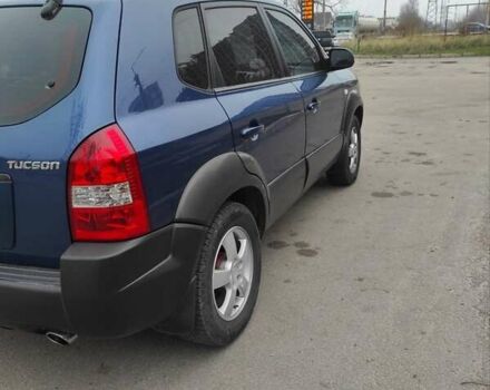 Синий Хендай Туксон, объемом двигателя 2 л и пробегом 225 тыс. км за 7300 $, фото 3 на Automoto.ua