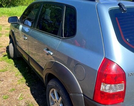 Синий Хендай Туксон, объемом двигателя 2 л и пробегом 280 тыс. км за 7500 $, фото 3 на Automoto.ua