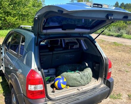 Синий Хендай Туксон, объемом двигателя 2 л и пробегом 280 тыс. км за 7500 $, фото 7 на Automoto.ua